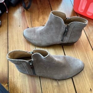 Lucky brand tan suede women’s booties size 8